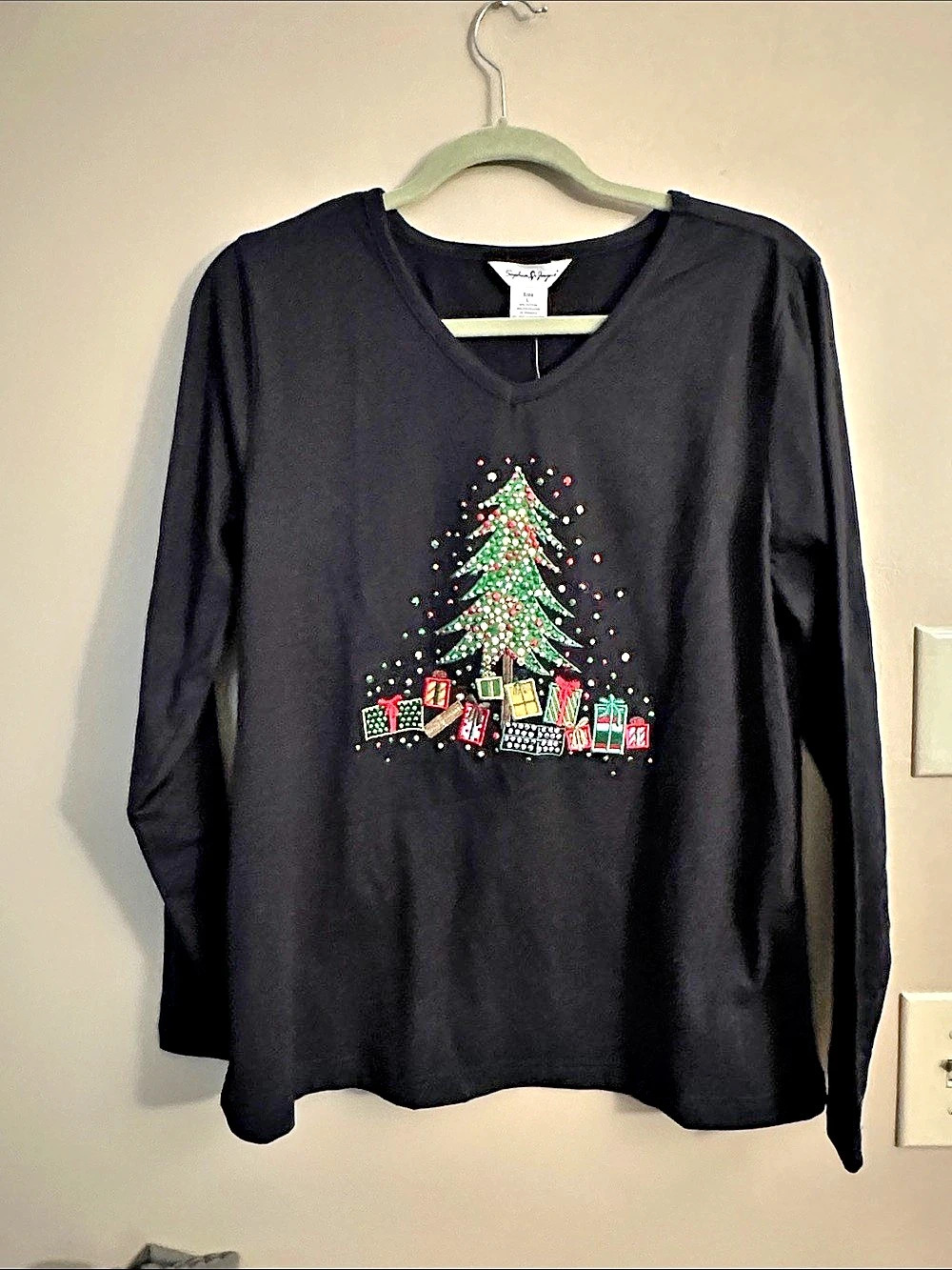 14 Christmas Tree Embellished Top in Black Large NWT - Picture 2 of 4